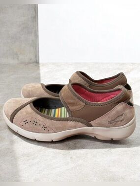 Dansko Women’s Slip-On Suede Leather Outdoor Mary Jane’s in Taupe Size 40